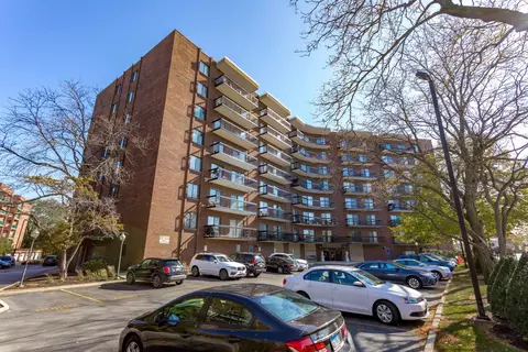 711 S River Rd #303, Des Plaines, IL 60016