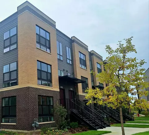 2212 Venture Dr, Schaumburg, IL 60173
