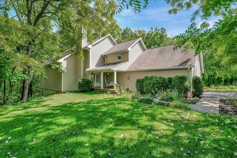 1863 Bucks Pond Rd, Monticello, IL 61856