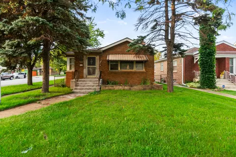 2 E Brayton St, Chicago, IL 60628
