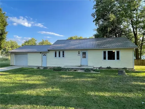 1011 Third St, Pana, IL 62557