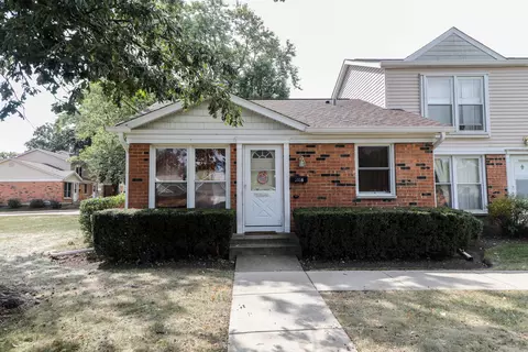 3056 Kingston Ct #1, Streamwood, IL 60107