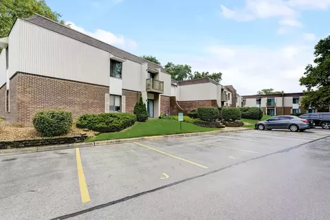541 73rd St #N-104, Downers Grove, IL 60516