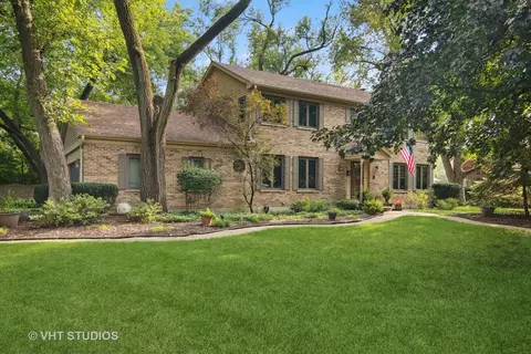 555 Elm Rd, Barrington, IL 60010
