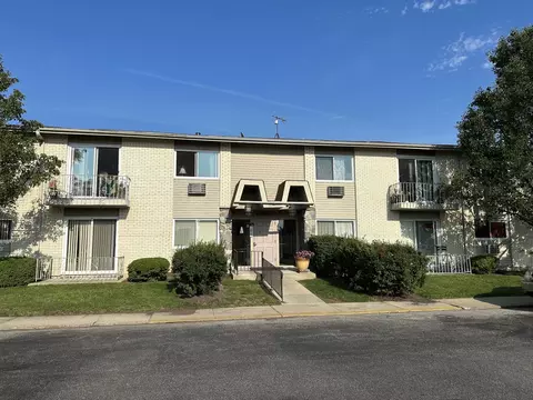 8888 Steven Dr #2B, Des Plaines, IL 60016