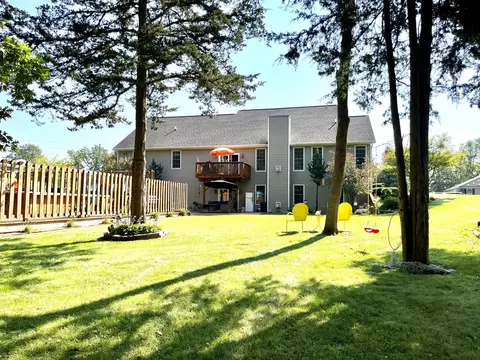10 Hidden Grove Ln, Spring Valley, IL 61362 photo 2