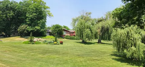 4604 Oak Crest Rd, Crystal Lake, IL 60012