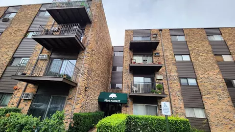 8905 Knight Ave #110, Des Plaines, IL 60016