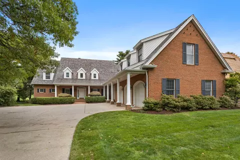 65 Greencroft Dr, Champaign, IL 61821