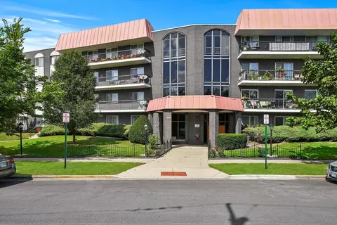 4840 Foster St #109, Skokie, IL 60077
