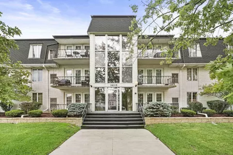 18315 Burnham Ave #104, Lansing, IL 60438