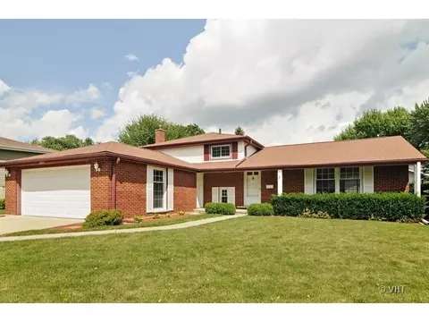 2011 N Elizabeth Dr, Arlington Heights, IL 60004