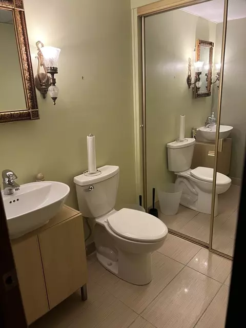 Undisclosed, Hazel Crest, IL 60429 photo 8