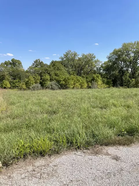 7 Armsworth Estates Rd, Monticello, IL 61856