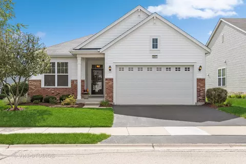 2851 Hillcrest Cir, Naperville, IL 60564