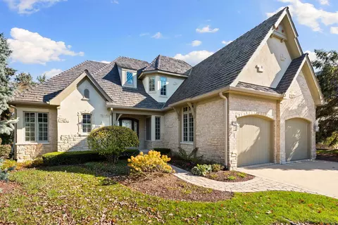 9 Forest Gate Cir, Oak Brook, IL 60523
