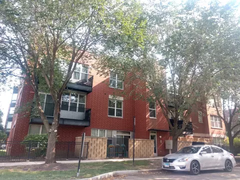 1752 W Maypole Ave #301, Chicago, IL 60612