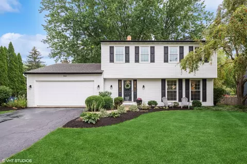 1340 Chestnut Ridge Dr, Naperville, IL 60540