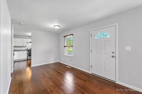 335 Cherry Ct, Glenview, IL 60025 photo 3