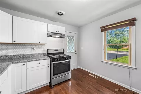 335 Cherry Ct, Glenview, IL 60025 photo 9