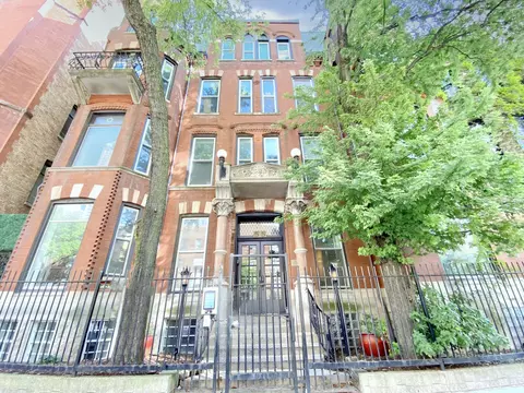 55 W Erie St #1E, Chicago, IL 60654