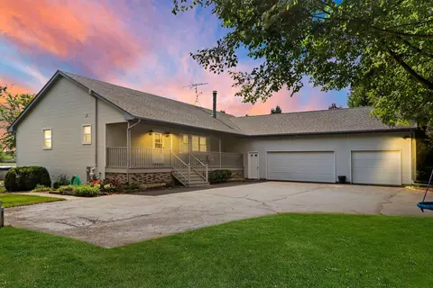 17615 Garden Valley Rd, Woodstock, IL 60098