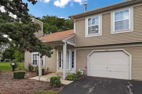 215 Juniper Cir #215, Streamwood, IL 60107