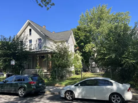 1756 W Henderson St, Chicago, IL 60657