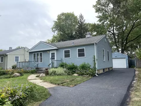 676 Clark St, Elgin, IL 60123