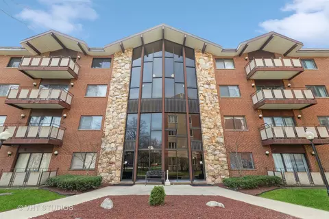 2311 183rd St #404, Homewood, IL 60430
