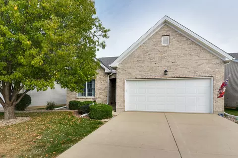 81 Crista Ann Ct, Bloomington, IL 61704