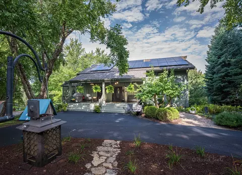 1482 S Rocky Hill Rd, Galena, IL 61036