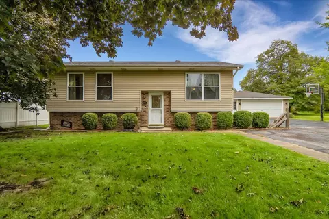 250 Cedarwood Ave, Bolingbrook, IL 60440