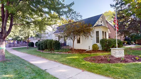 826 Rogers St, Downers Grove, IL 60515