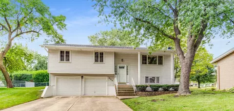 606 Russett Ct, Schaumburg, IL 60193
