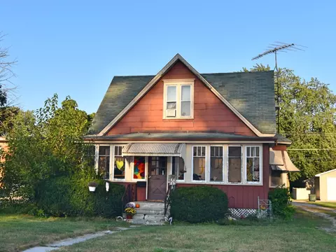 425 S Broadway St, Coal City, IL 60416