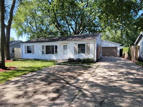 135 N Levasseur Ave, Bourbonnais, IL 60914