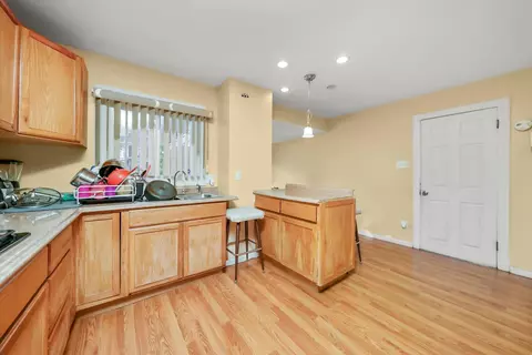 67 S Anderson St, Aurora, IL 60505 photo 12