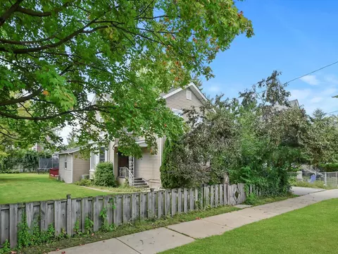67 S Anderson St, Aurora, IL 60505 photo 2