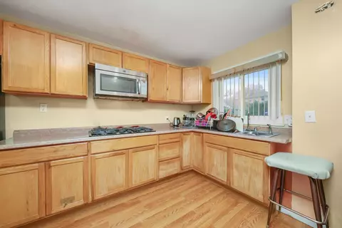 67 S Anderson St, Aurora, IL 60505 photo 10