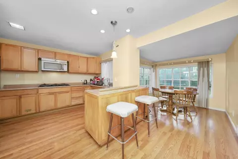 67 S Anderson St, Aurora, IL 60505 photo 8