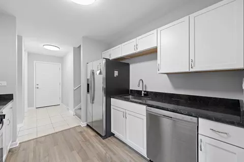 295 Diamond Head Dr, Des Plaines, IL 60018 photo 5