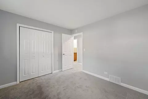 295 Diamond Head Dr, Des Plaines, IL 60018 photo 17