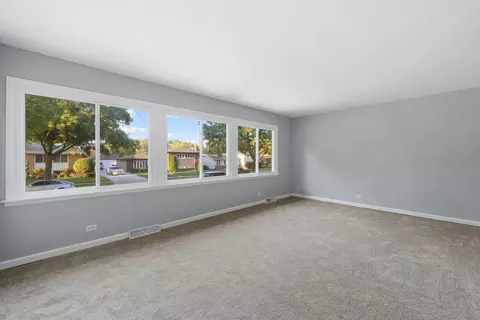 295 Diamond Head Dr, Des Plaines, IL 60018 photo 12