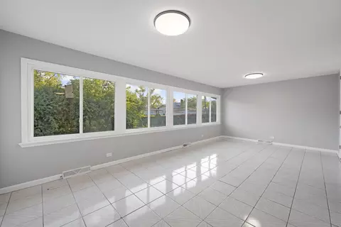 295 Diamond Head Dr, Des Plaines, IL 60018 photo 7