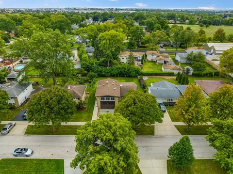 295 Diamond Head Dr, Des Plaines, IL 60018 photo 3
