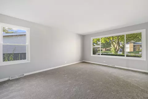 295 Diamond Head Dr, Des Plaines, IL 60018 photo 13
