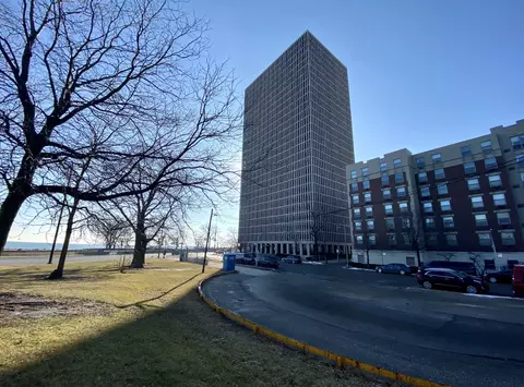 6700 S South Shore Dr #5F, Chicago, IL 60649