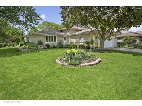 16732 Forest Ave, Oak Forest, IL 60452