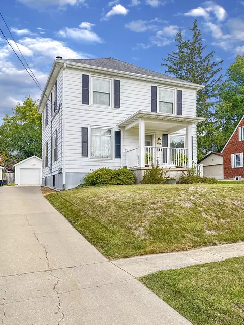 328 W Evelyn St, Freeport, IL 61032